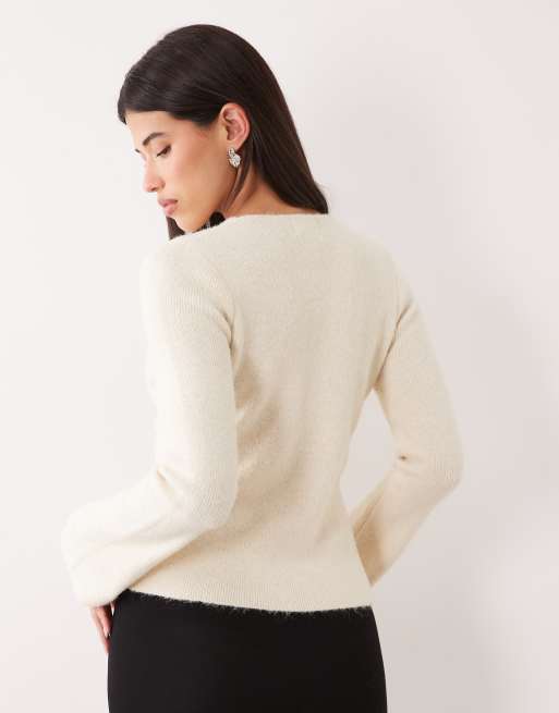 Pretty Lavish knit long sleeve contrast bow detail top in cream, 4 of 4