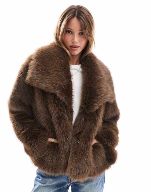 Pretty Lavish - Kort frakke i brunt, imiteret pels, 2 af 4