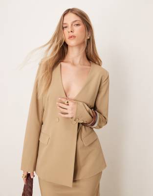 Pretty Lavish - Kragenloser Blazer in Kamelbraun, Kombiteil-Neutral