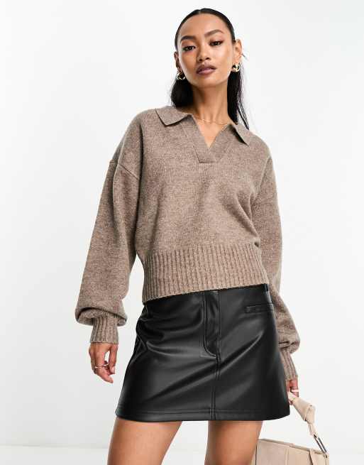 Pretty Lavish – Kurz geschnittener Strickpullover in Braun