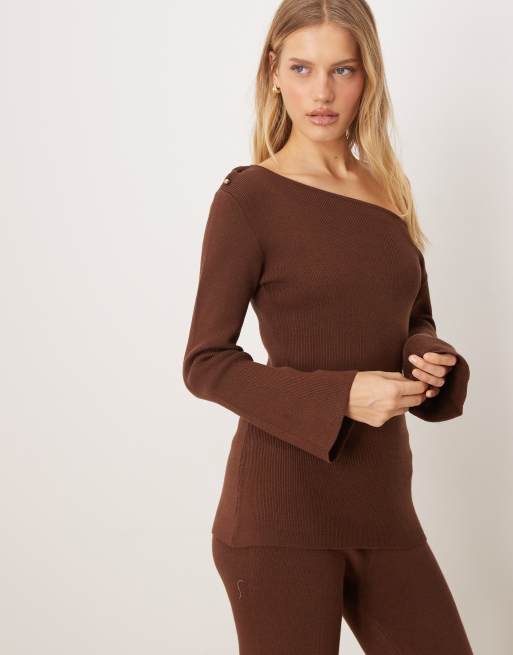Pretty Lavish - Co-ord set van gebreide top met rechte hals en broek in bruin, 3 van 3