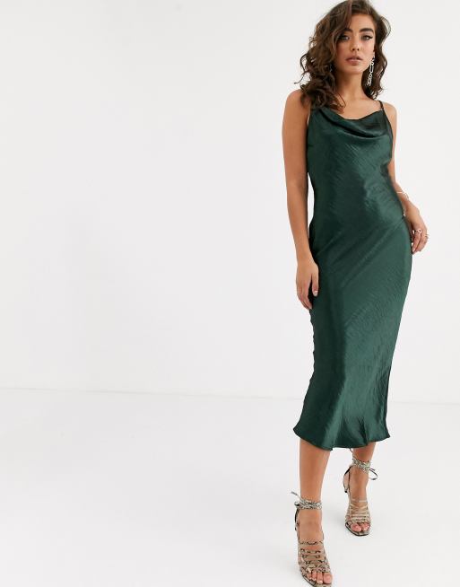 Pretty Lavish - Lange satijnen cami-jurk in groen | ASOS