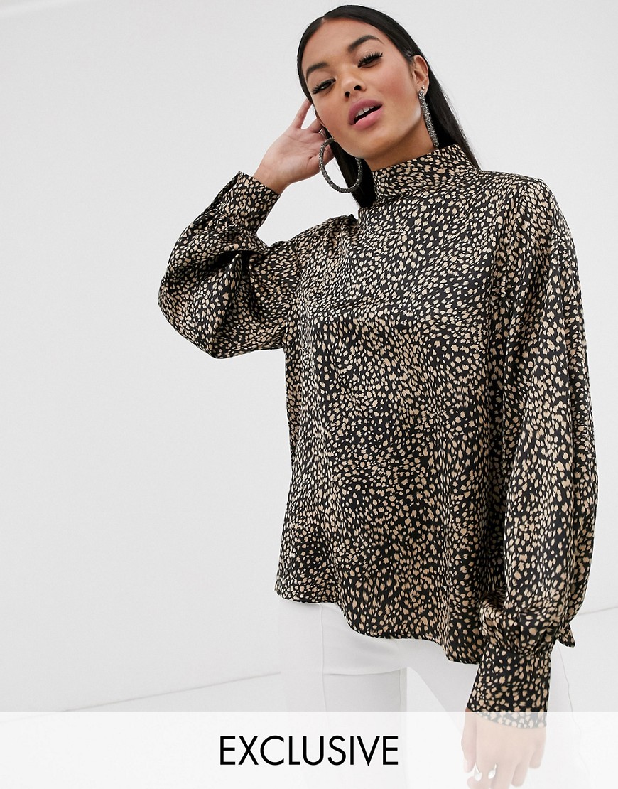 Pretty Lavish – Leopardmönstrad topp med hög krage och ballongärmar-Svart