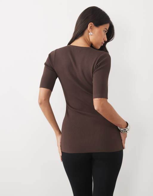 Pretty Lavish Lilah knitted scoop neck longline top in chocolate, 2 of 4