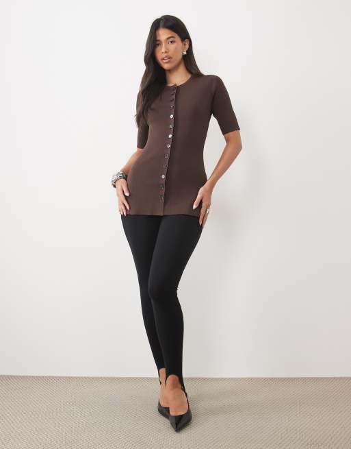 Pretty Lavish - Lilah - Top long en maille à encolure dégagée - Chocolat, 4 de 4