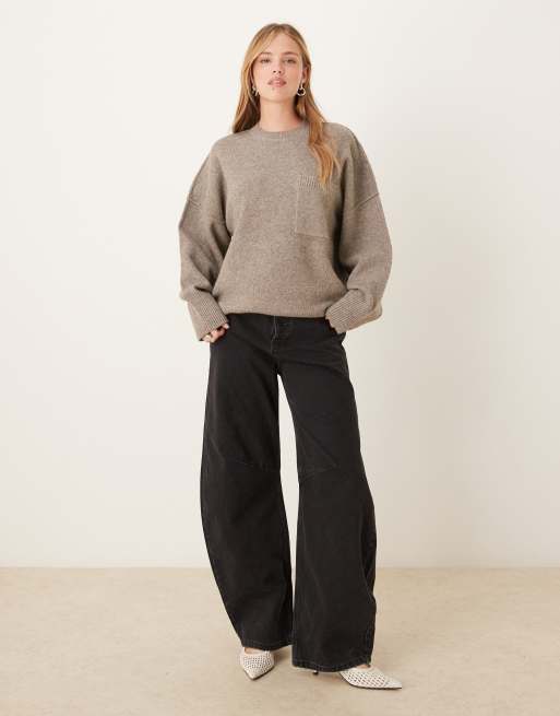 Pretty Lavish - Maglione grigio con tasca e cuciture a vista, 2 di 4
