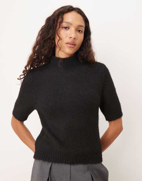 Pretty Lavish - Maglione soffice accollato nero a maniche corte - view 1