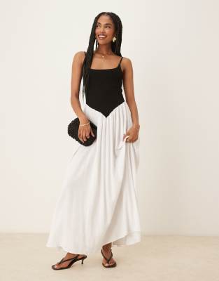 Pretty Lavish - Maude - Gesmoktes Maxikleid mit Kontrastdesign in Schwarz und Creme