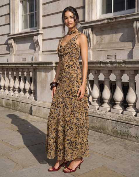 Pretty Lavish maxi jurk van chiffon met gedrapeerde hals en sjaaldetail in bruine luipaardprint - view 1