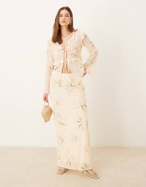 Pretty Lavish - Maxi rok van getextureerd chiffon in crème met bloemenprint, deel van co-ord set - view 1
