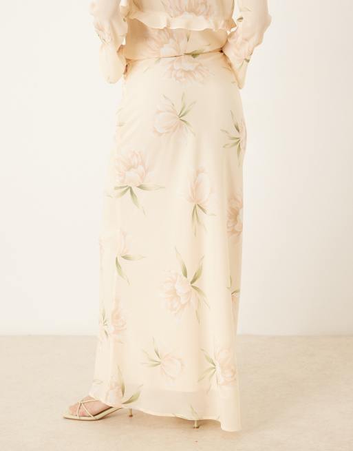 Pretty Lavish - Maxi rok van getextureerd chiffon in crème met bloemenprint, deel van co-ord set, 4 van 5