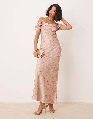 Pretty Lavish - Maxi-Trägerkleid in Olivgrün mit Wasserfallausschnitt und fuchsia Blumenmuster-Rosa