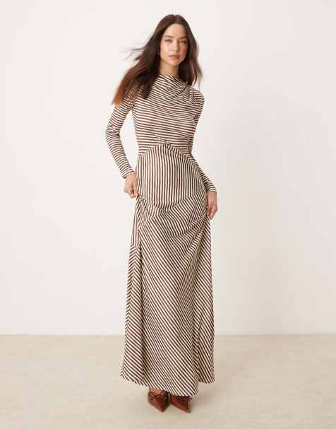 Pretty Lavish – Maxikleid in Braun mit asymmetrischen Streifen - view 1