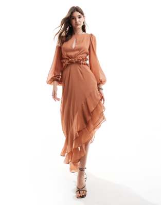 Pretty Lavish - Maxikleid in Siennabraun mit Cut-outs und Rüschen-Brown