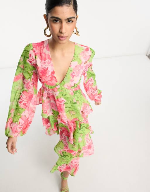 Pretty Lavish – Maxikleid mit Rüschen und Blumenmuster in Rosa