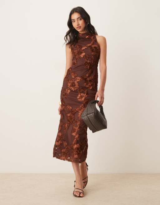 Pretty Lavish – Meg – Brun, blommig midaxiklänning med brottarrygg, 2 av 4