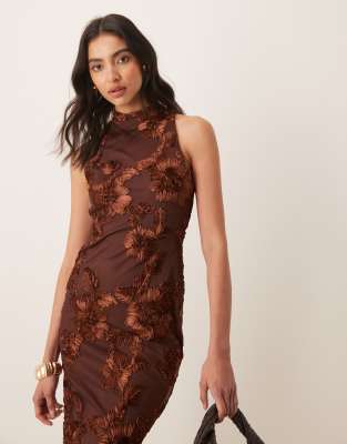 Pretty Lavish - Meg - Wadenlanges Kleid in Braun geblümt mit Racer-Design
