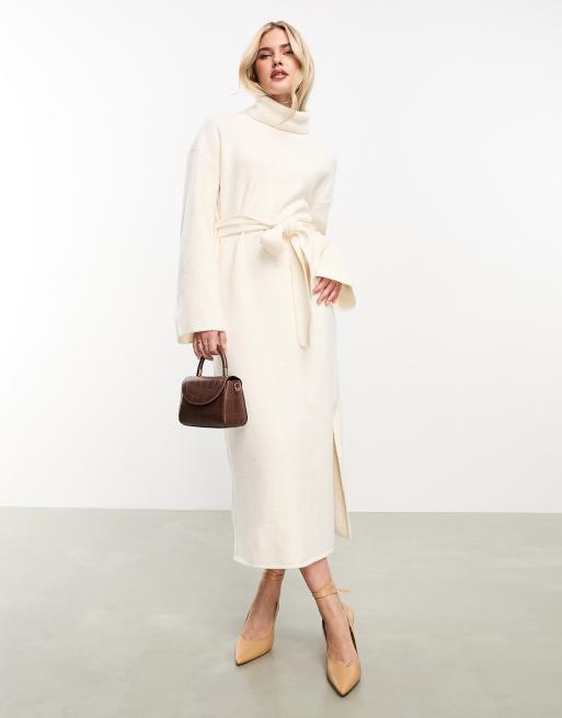 Pretty Lavish – Midaxi-Strickkleid in Creme mit Bindegürtel