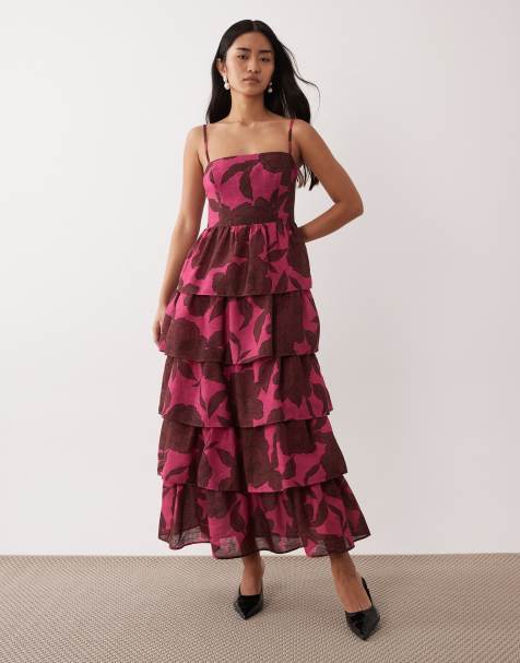 Pretty Lavish – Midaxi-Trägerkleid aus rosa Leinenmix mit gestuftem Rock und Blumenmuster in Braun - view 1