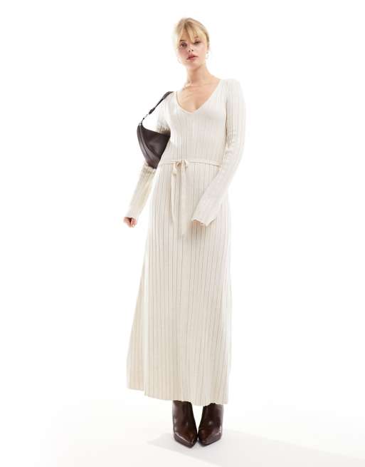 Pretty Lavish – Midaxikleid in Ecru aus leichtem Strick