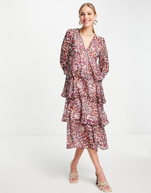 Pretty Lavish - Midi jurk met diepuitgesneden voorkant en ruches in roze print