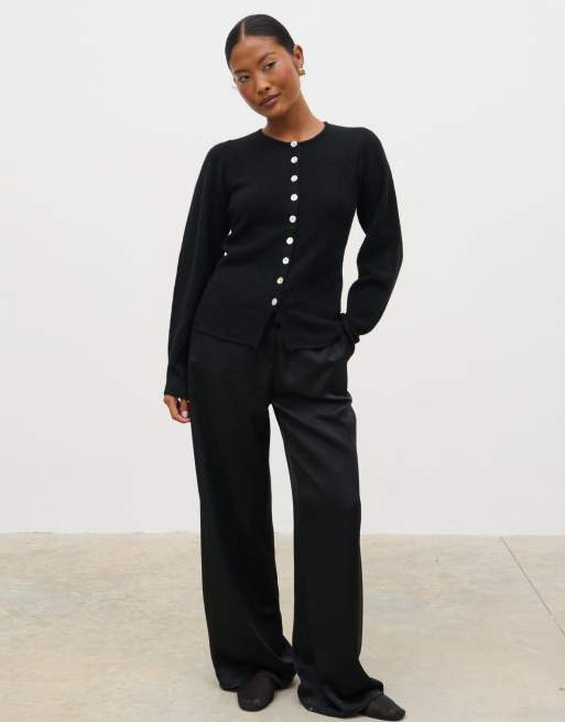 Pretty Lavish - Nauwsluitende gebreide top in zwart, 2 van 4