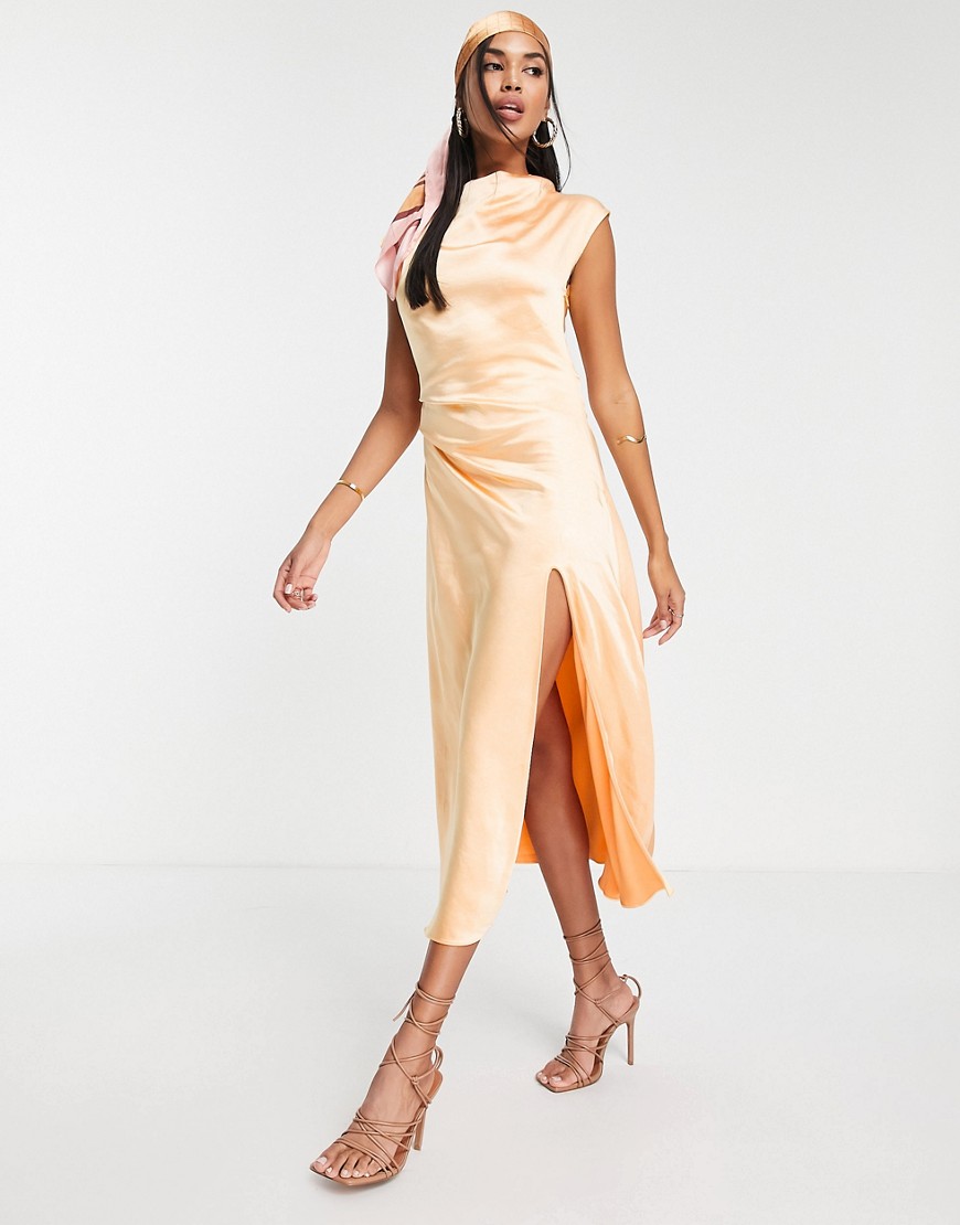 Pretty Lavish - Orange midaxi-kjole i satin