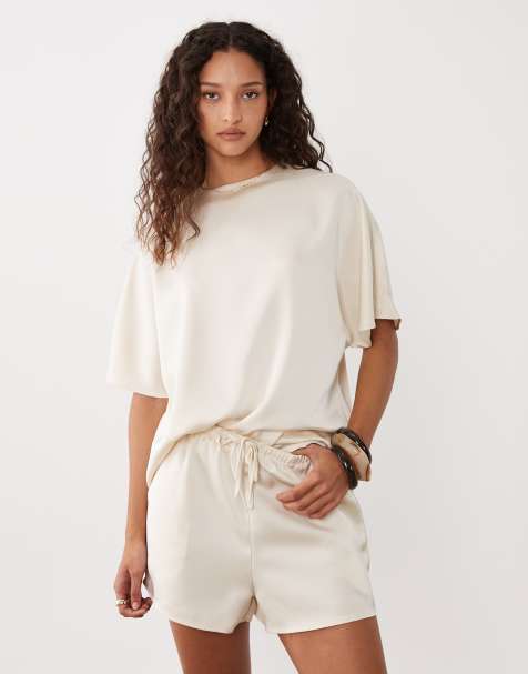 Pretty Lavish – Ostronvita shorts i satin med dragsko, del av set - view 1