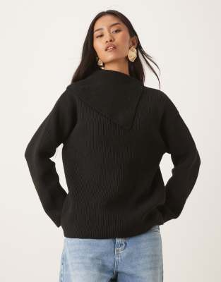 Pretty Lavish - Oversize-Strickpullover in Schwarz mit geschlitztem Ausschnitt