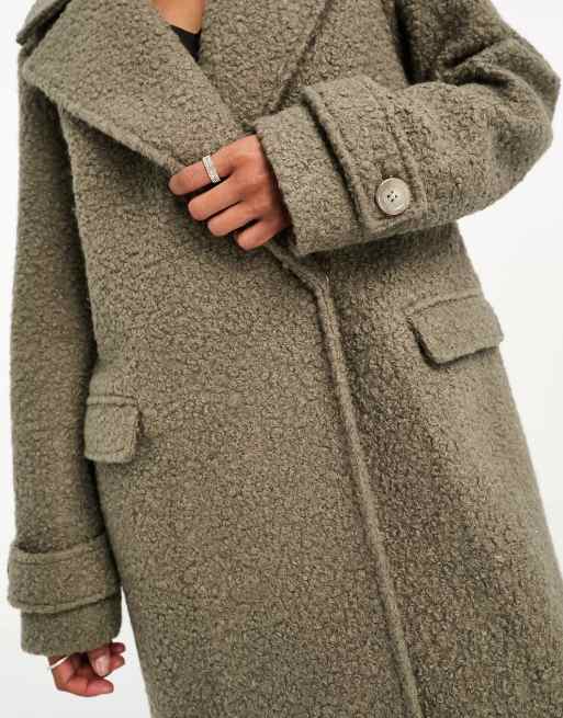 Long store boucle coat