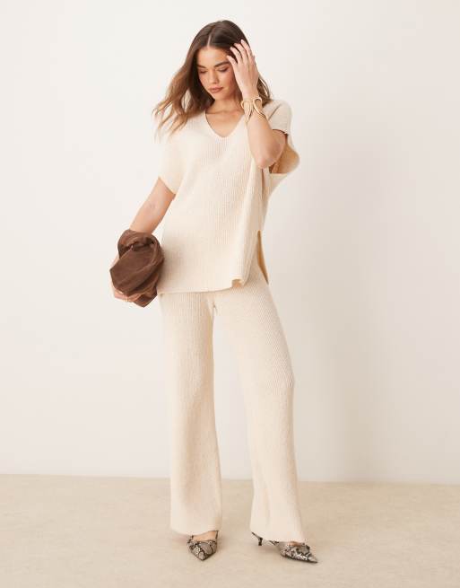 Pretty Lavish - Pantaloni vestibilità comoda in maglia a coste color panna in coordinato