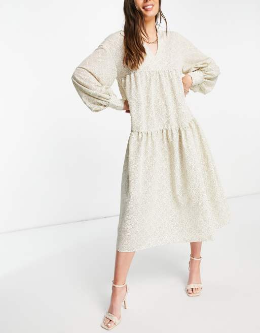 Pretty Lavish - Petunia - Robe mi-longue en mousseline imprimée avec manches ballon