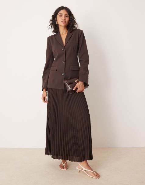 Pretty Lavish – Plissierter Maxirock in Schokoladenbraun, Kombiteil - view 1