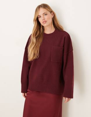 Pretty Lavish - Pullover in Burgunderrot mit sichtbaren Nähten und Tasche