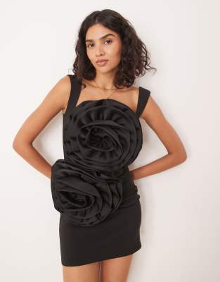 Robe courte à détails fleurs - Noir 34