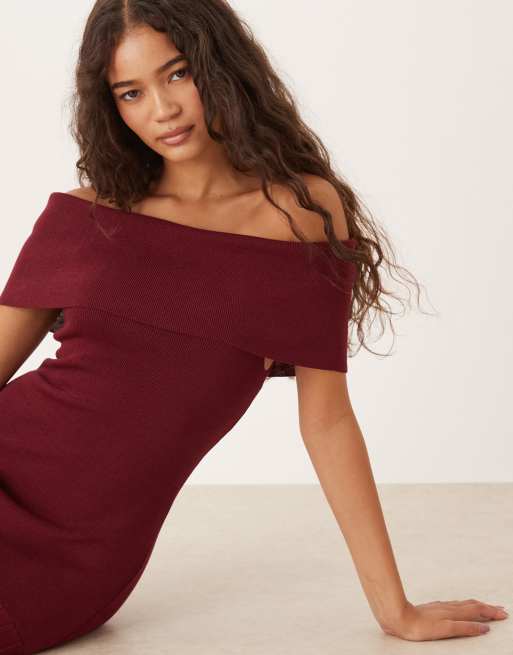 Pretty Lavish - Robe longue en maille à épaules dénudées avec jupe plissée - Lie de vin, 3 de 4