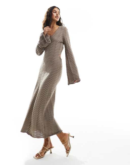 Pretty Lavish - Robe longue en maille fine à col V - Taupe