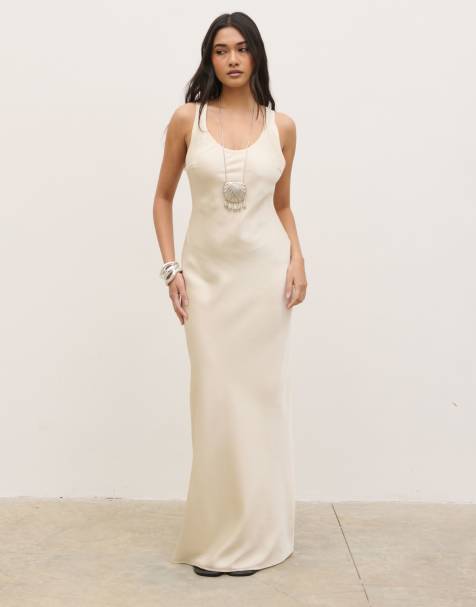 Pretty Lavish - Robe nuisette longue en satin à dos nageur - Blanc huître - view 1