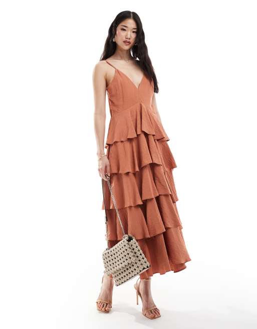 Pretty Lavish - Robe texturée longueur mollet à volants étagés - Blush fauve