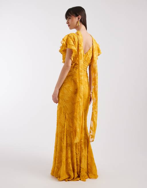 Pretty Lavish - Robe volantée longue en jacquard avec col V et jupe à godets - Ocre, 4 de 4