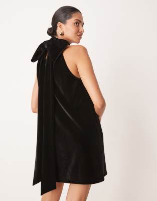 Pretty Lavish - Samt-Minikleid in Schwarz mit Schleife