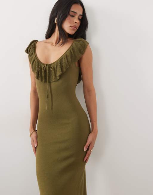 Pretty Lavish Sascha robe longue en maille à volants, caraco, décolleté en cœur, vert olive, 2 de 4