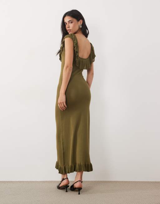 Pretty Lavish Sascha robe longue en maille à volants, caraco, décolleté en cœur, vert olive, 4 de 4