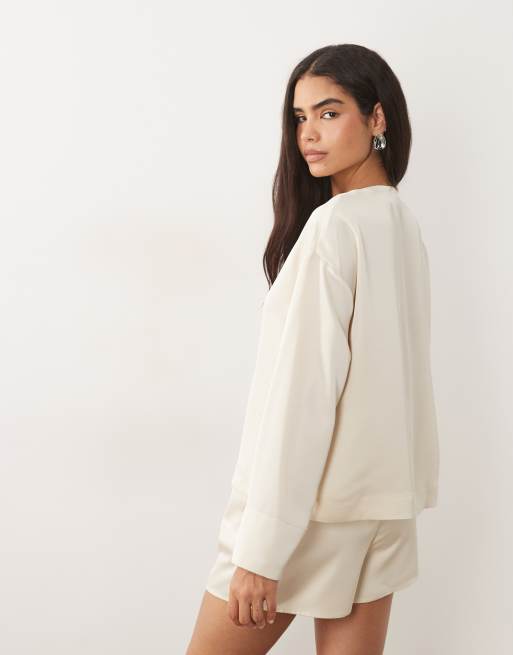 Pretty Lavish Satin-Bluse mit Knopfleiste in Cremeweiß, 4 von 4