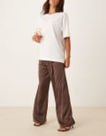 [Pretty Lavish] Pretty Lavish satin drawstring pants in chocolate-Brown 14 BROWN