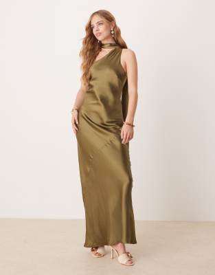 Pretty Lavish - Satin-Maxikleid in kräftigem Olivgrün mit Schaldetail am Ausschnitt