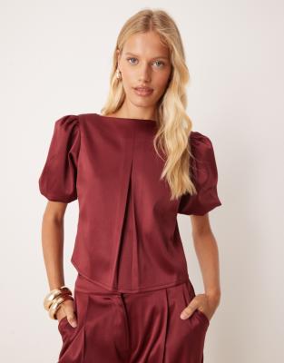 Pretty Lavish - Satin-Oberteil in Burgunderrot mit Puffärmeln, Kombiteil