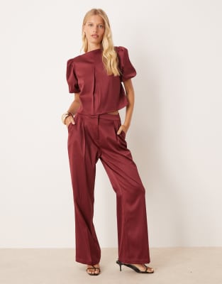 Pretty Lavish - Satinhose in Burgunderrot mit weitem Bein, Kombiteil
