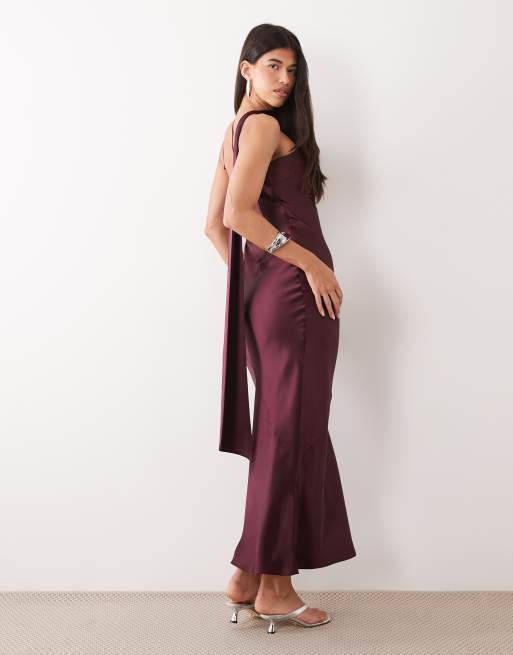 Pretty Lavish Satinkleid mit Schaldetail, asymmetrischem Ausschnitt und schrägem Schnitt in Burgunderrot, 4 von 4