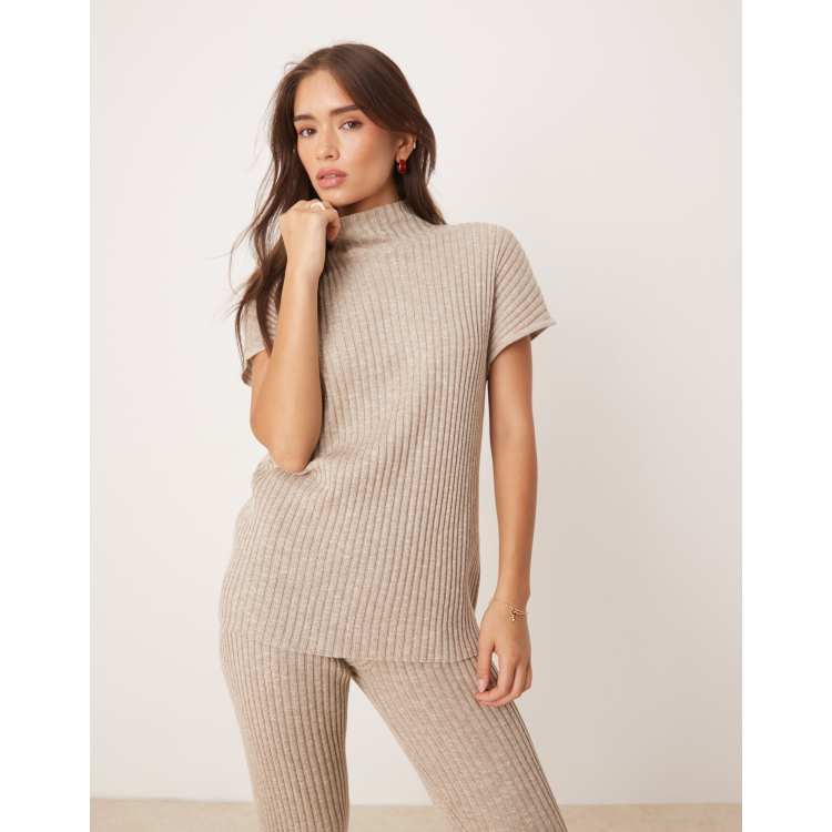 208965014-1-taupe?$n_750w$&wid